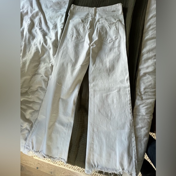 NEW MOTHER roller fray jean in almost innocent - Picture 3 of 6